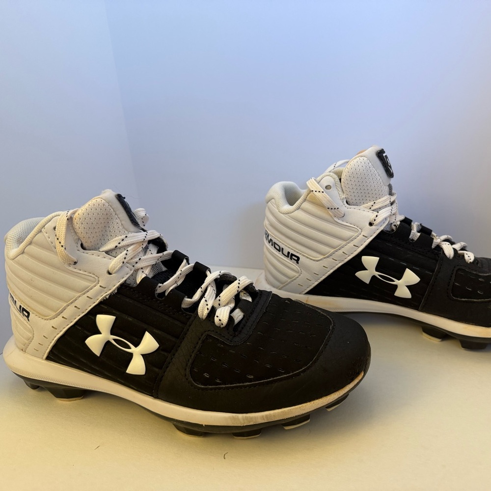 Boys/Men’s Under Armour Baseball Cleats – Size 6.5